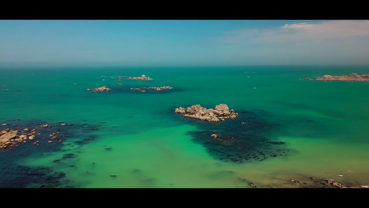 BREIZHZENITUDE , Plage des Amiets à Cléder ; La Bretagne vue du ciel