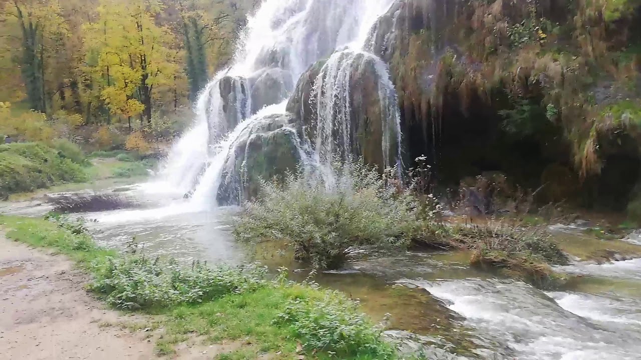 LA CASCADE DES TUFS AUX PLANCHES PRÈS D’ARBOIS. Natureza, passeio barato na Europa...