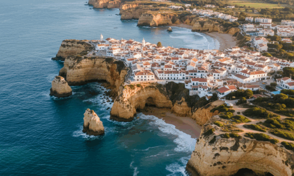 explorez la carte du sud du portugal et découvrez les sites incontournables de cette magnifique région en 2025. plages, villages charmants et paysages exceptionnels vous attendent.