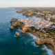 explorez la carte du sud du portugal et découvrez les sites incontournables de cette magnifique région en 2025. plages, villages charmants et paysages exceptionnels vous attendent.