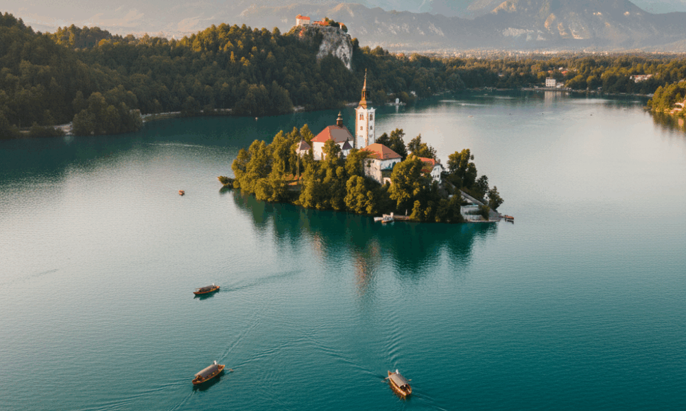 découvrez un itinéraire détaillé et des conseils pratiques pour un road trip inoubliable en slovénie en 2025. explorez la nature, la culture et les paysages époustouflants de ce pays unique.