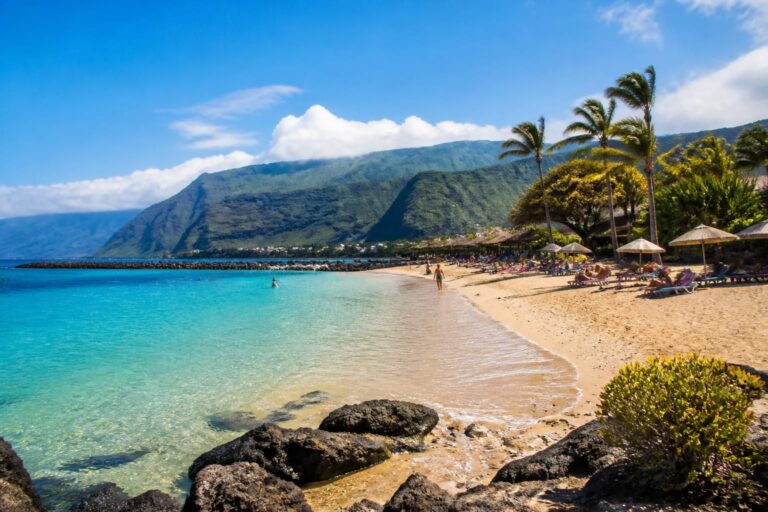 découvrez tout ce qu'il faut savoir sur les îles canaries avant votre voyage : conseils pratiques, attractions incontournables et informations utiles pour un séjour réussi.